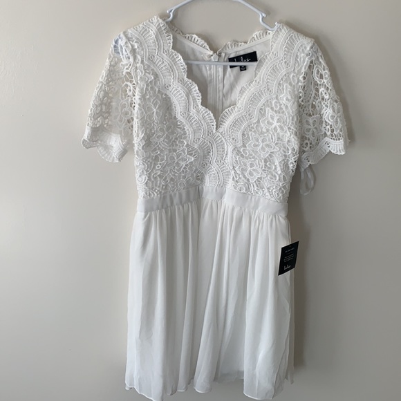 White dress perfect for any occasion! - Picture 1 of 2